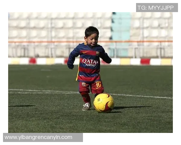 足球明星与小球迷谁更厉害 谁能在赛场上创造奇迹
